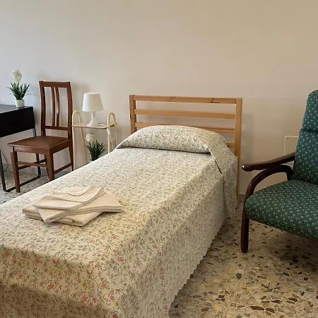 Casa Per Ferie Eden Cusmano Oda ve Kahvaltı Roma